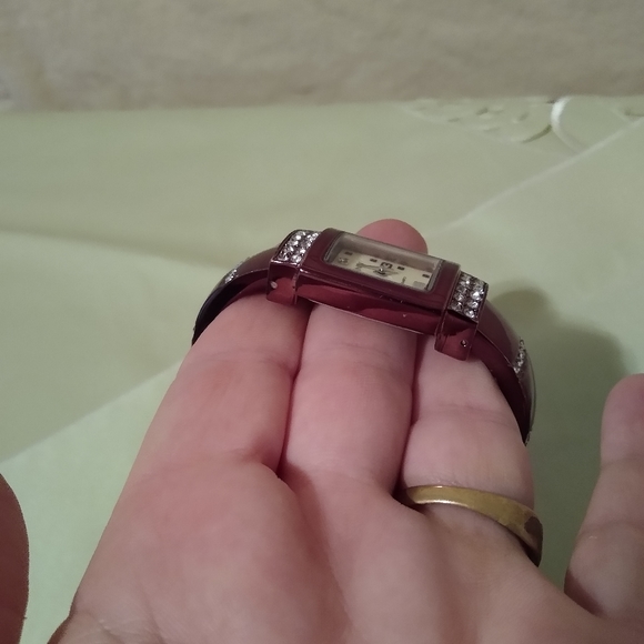 GNW Quartz Metallic Cuff Watch - Picture 4 of 9